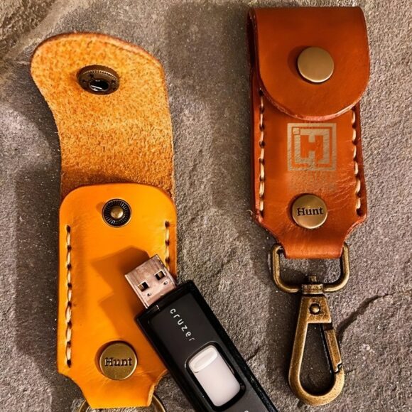 Выкройки Брелок из кожи для флэшки