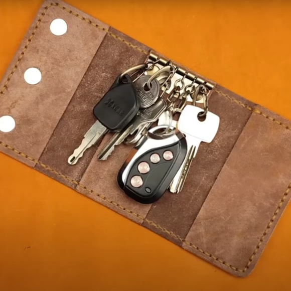 Ключница на магнитах из кожи выкройка
