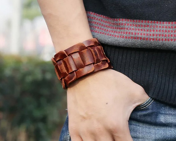 Браслет на запястье