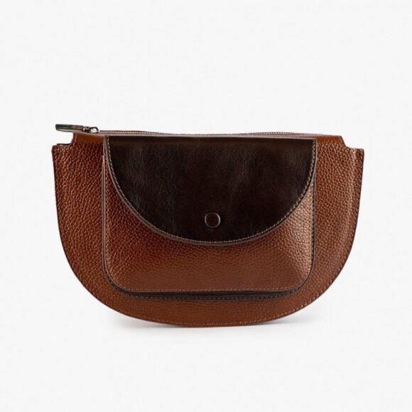 Кожаная косметичка с боковым карманом